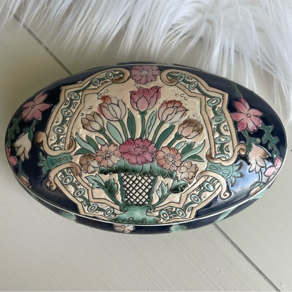 VTG Hand Painted Oval Blue Trinket Box HFP MACAU Sage Green Gilded Pink Flowers - Picture 10 of 13